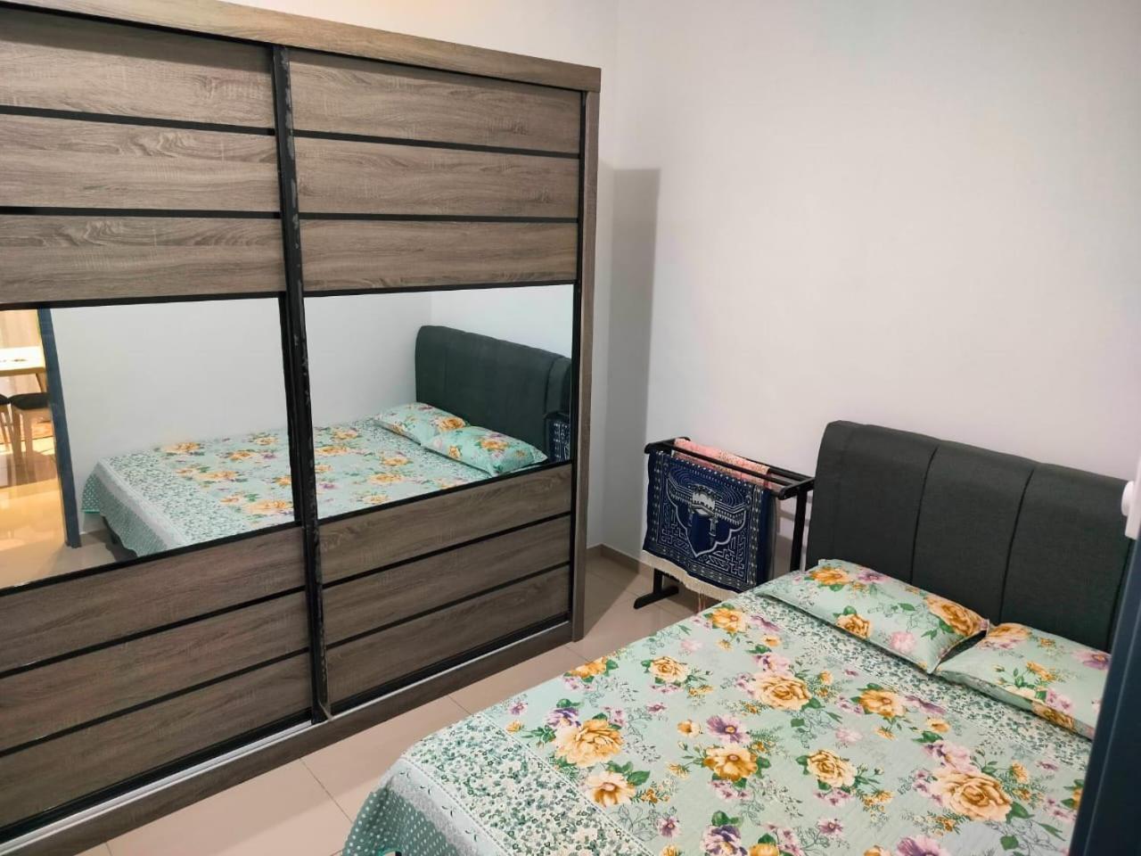 Aiman'S Rose Homestay Teluk Panglima Garang Exteriör bild